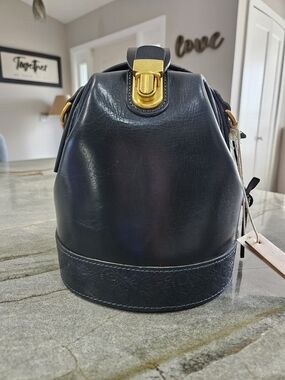 Old Trend Doctor Bucket Crossbody Navy Leather NWT